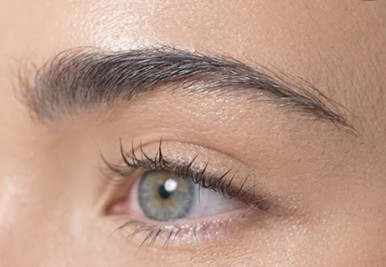 Close-up of an eye with short eyelashes