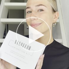 Women sharing their experience with Nanolash